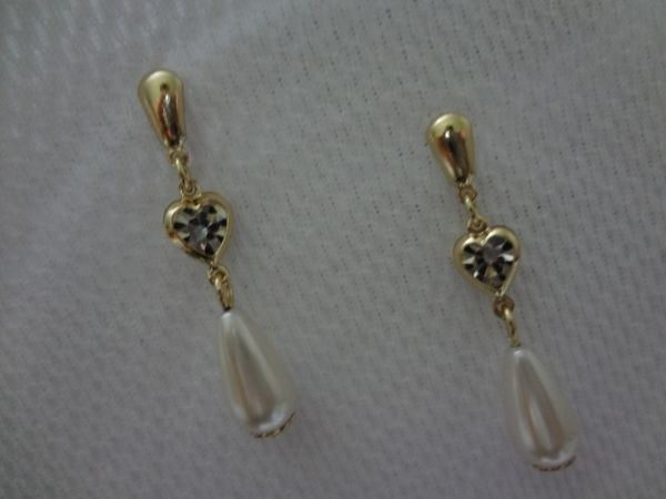 Cód. B1437f - Brinco com strass e pérola folheado a ouro 18k