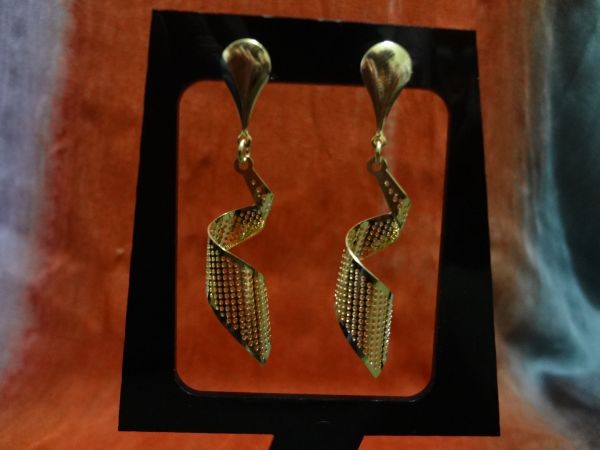 Cód. B1143g - Brinco folheado a ouro 18k - Torsade