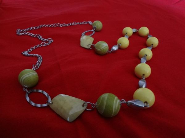 Cód. C1301 - Colar verde-amarelo